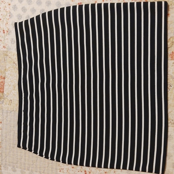 a.n.a. Black / White Striped Women's Skirt - Picture 2 of 4